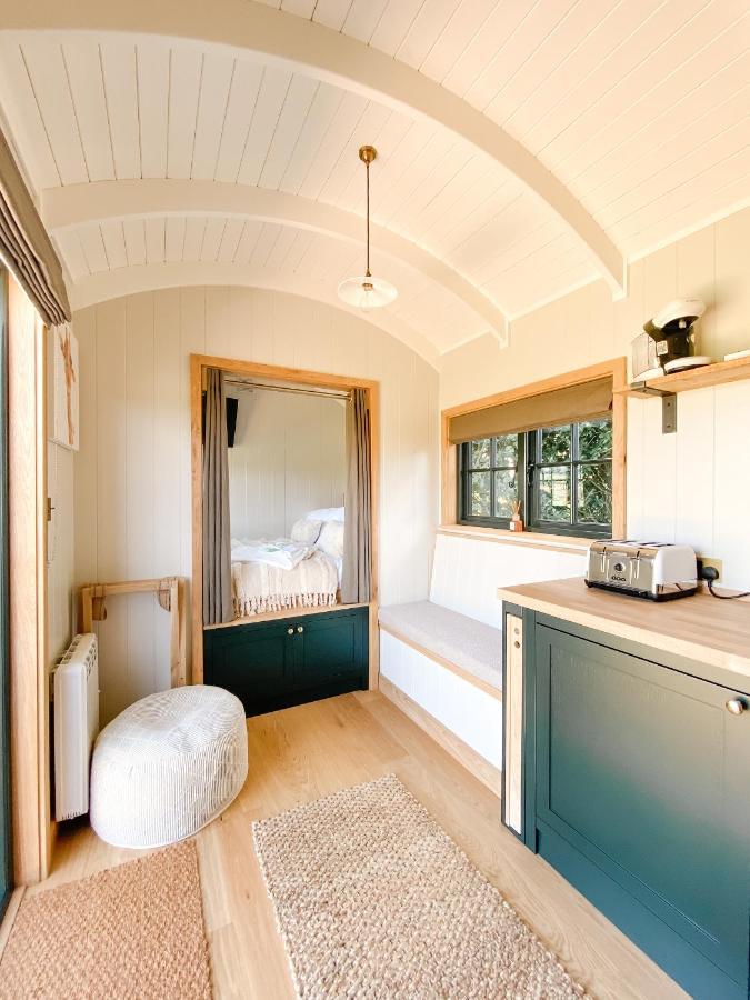 The Rabbit Warren Shepherd Hut Ketton Exterior foto