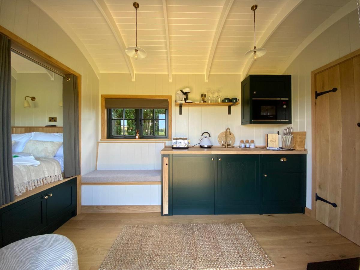 The Rabbit Warren Shepherd Hut Ketton Exterior foto