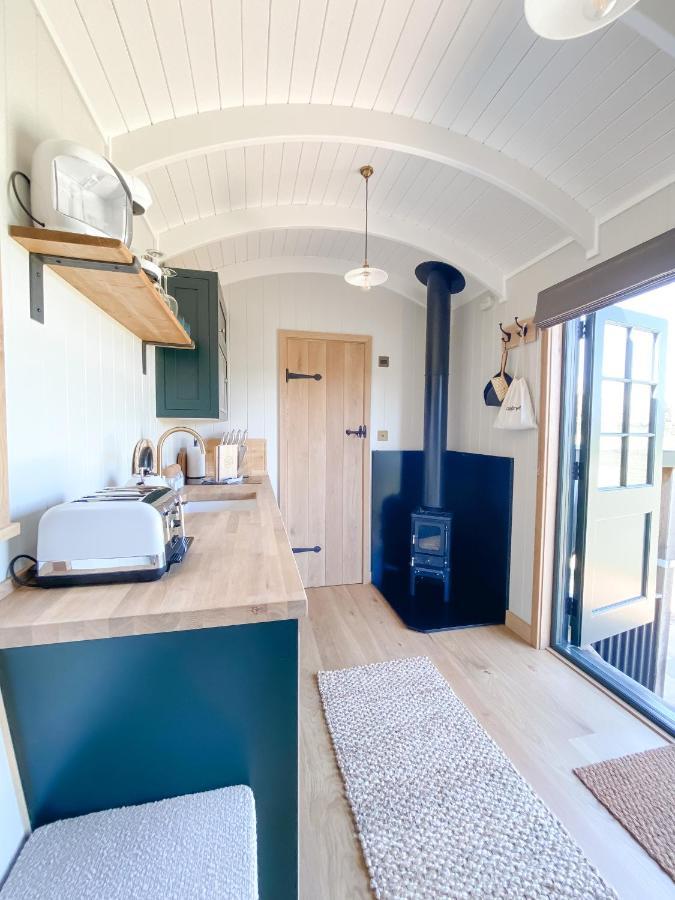 The Rabbit Warren Shepherd Hut Ketton Exterior foto